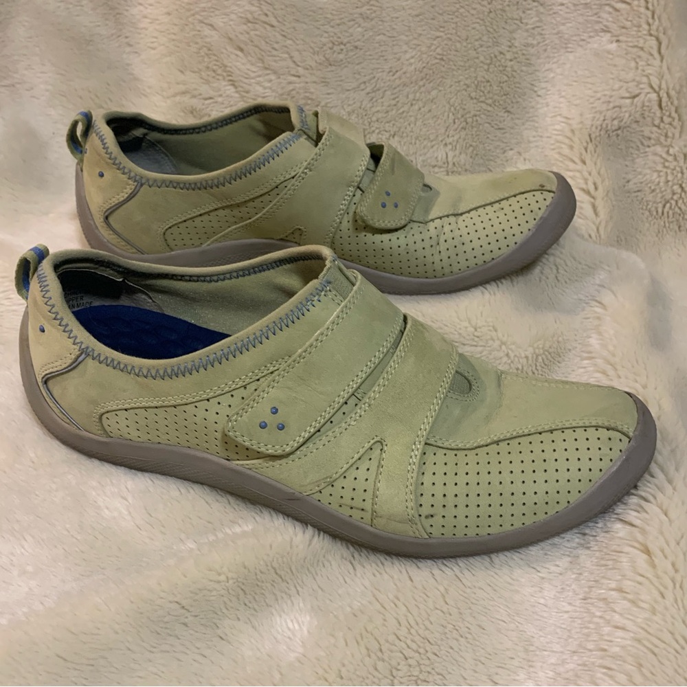 Privó sage leather sneakers with Velcro closures and ergonomic sole size 9